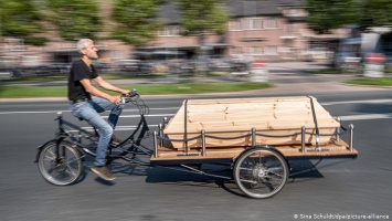 Новый сервис в Германии: в последний путь - на велосипеде-катафалке (фото)