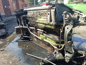 В Кривом Роге сгорел легкой автомобиль, его владелец с ожогами доставлен в больницу
