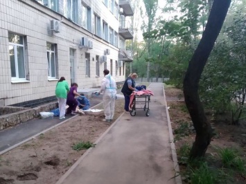 В киевской больнице, где лечат больных с COVID-19, двое мужчин покончили с собой