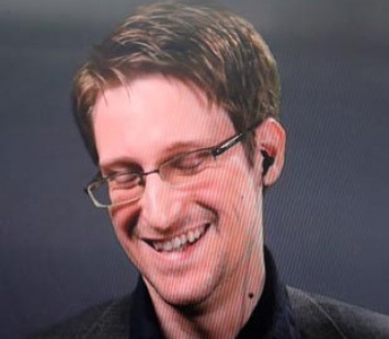 Сноуден опроверг сообщения о передаче властям США $5 млн