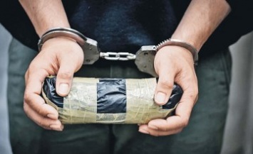На Днепропетровщине задержали 21-летнюю «закладчицу»