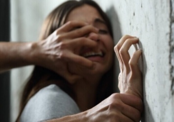В Запорожской области изнасиловали несовершеннолетнюю девочку