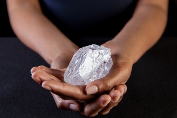 В Украине вырастили самый большой в мире искусственный алмаз (ВИДЕО)