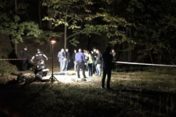 В Киеве произошло загадочное убийство на Лысой горе: нашли труп с ножницами в шее, фото и видео