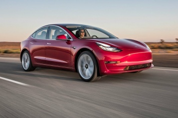 Tesla Model 3 не справилась с тестом на автономное торможение (ВИДЕО)