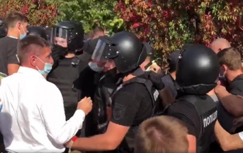 В киевском колледже произошли стычки с полицией
