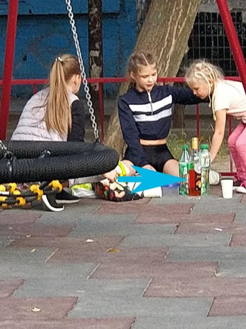 В Днепре дети распивают спиртные напитки прямо на улице (ФОТОФАКТ)