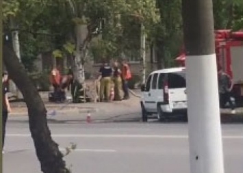 В Мелитополе человек провалился в колодец на центральном проспекте (видео)