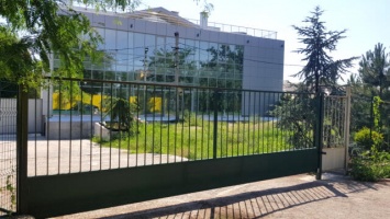 В Симферополе частную фирму заставят снести незаконно установленный забор на муниципальном участке