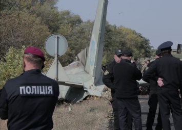 Зеленский поручил приостановить полеты на всех Ан-26 до выяснения обстоятельств трагедии