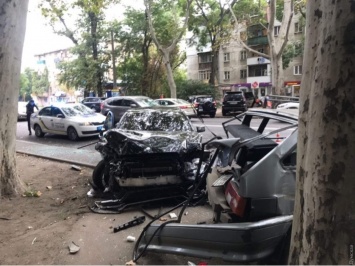 На проспекте Шевченко водитель «Мерседеса» спровоцировал аварию с шестью автомобилями: есть пострадавшие