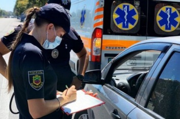 В Одессе 18-летний лихач протаранил припаркованные машины: авто отбросило на пешехода