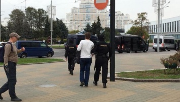 В Минске уже начались задержания, на улицах военные с оружием, автозаки и водометы