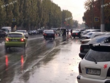 На центральном проспекте в Мелитополе пешеходов сбили на двух переходах (фото)