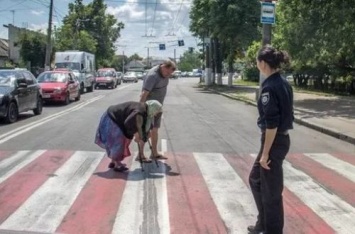 Будто пьяные рисовали: в Одессе дорожники вдоволь "поиздевались" над зеброй