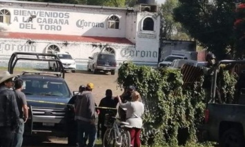 В Мексике вооруженная группа расстреляла посетителей бара, погибли по меньшей мере 11 человек