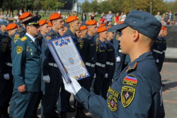Приняли присягу в Донецке шестьдесят курсантов Академии гражданской защиты МЧС ДНР