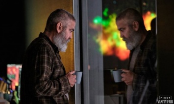 Опубликованы первые кадры из новой драмы Джорджа Клуни "Полуночное небо"