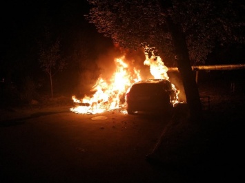 В Днепре за ночь сгорели три автомобиля, - ФОТО
