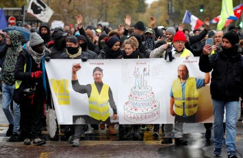 Amnesty International обвинила Францию в атаке на свободу собраний
