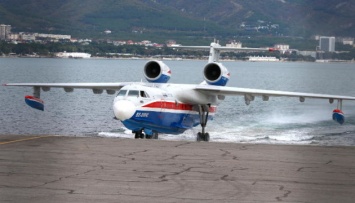 Маневры российских самолетов-амфибий напугали жителей Анталии