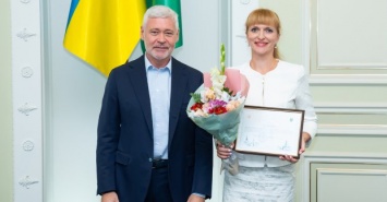 В городском совете наградили учителей Шевченковского района
