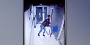 Житель Воронежа избил подростка из-за сломанной игрушки и попал на видео