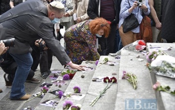 В Киеве прошел марш памяти о трагедии Бабьего Яра