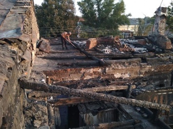 «Остались без крыши над головой». Как жильцы старинного дома в Харькове несколько дней ждали помощи после пожара, - ФОТО