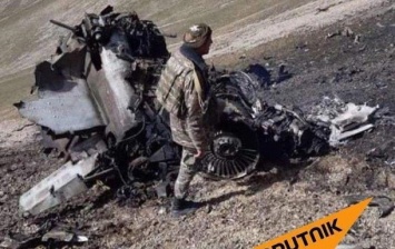 Армянские военные показали свой сбитый самолет