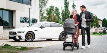Mercedes-AMG представил спортивную детскую коляску