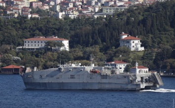 В Черное море вошел скоростной военно-транспортный катамаран ВМС США