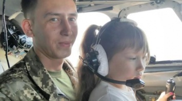 Дочь погибшего в крушении Ан-26 штурмана отказались принимать в школу, разгорелся скандал