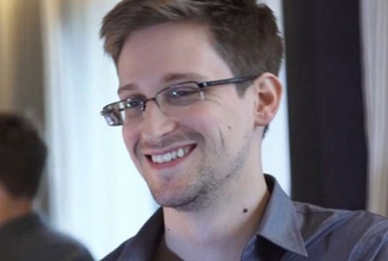 Суд обязал Сноудена выплатить властям США $4,2 млн