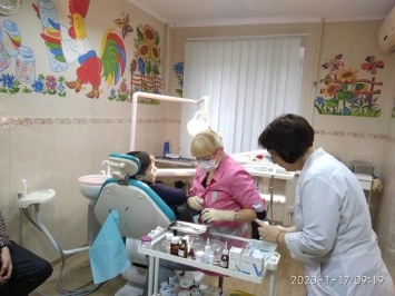 Смена вывески на стоматологической поликлинике Павлограда признана незаконной, но пострадавшим компенсацию никто не выплатит