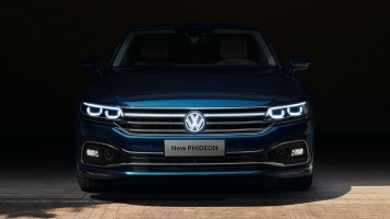 Флагманский седан Volkswagen Phideon первым получил светящийся логотип