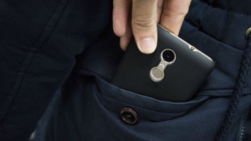 В Никополе среди бела дня 42-летний мужчина вытянул из кармана прохожего телефон