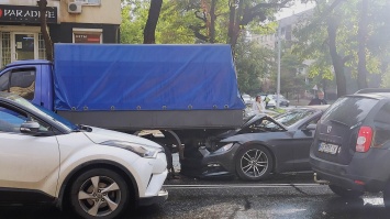 Авария в Кривом Роге. Пострадало пять автомобилей