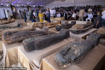 В Египте впервые вскрыли саркофаг с мумией, найденный в Гизе 2500 лет назад