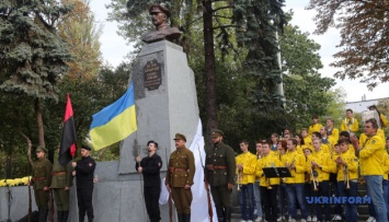 В Киеве открыли памятник полковнику армии УНР