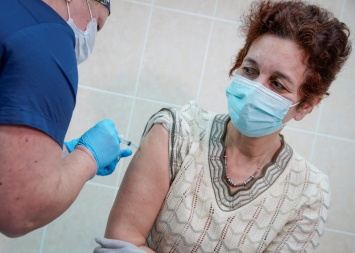 73% опрошенных россиян не готовы делать прививку от COVID-19