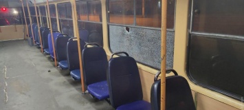 На поселке Котовского хулиганы разбили стекла в двух трамваях