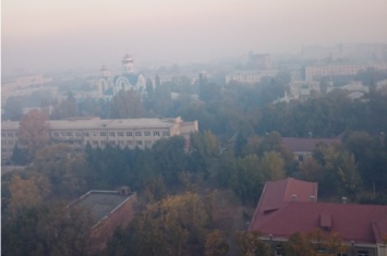 Луганск заволокло дымом от пожаров (фото)