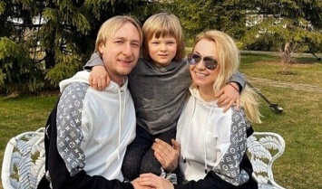 Яна Рудковская купила новорожденному сыну коляску за полмиллиона