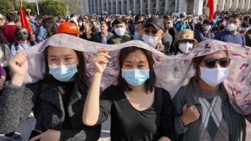 Протестующие в Бишкеке захватили мэрию и здание правительства