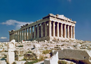 Знаменитый афинский Парфенон предстал в новом свете (видео)