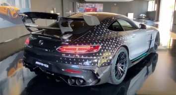 Владелец нового Mercedes-AMG GT Black Series Project One Edition снял авто крупным планом (ВИДЕО)