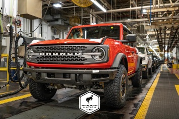 Предсерийный Ford Broncos 2021 года хорошо смотрится в любом цвете