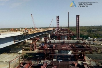 В Запорожье круглосуточно строят мосты через Днепр: что уже успели сделать подрядчики, - ФОТО