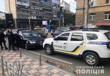 В Киеве аферистки обобрали пенсионера